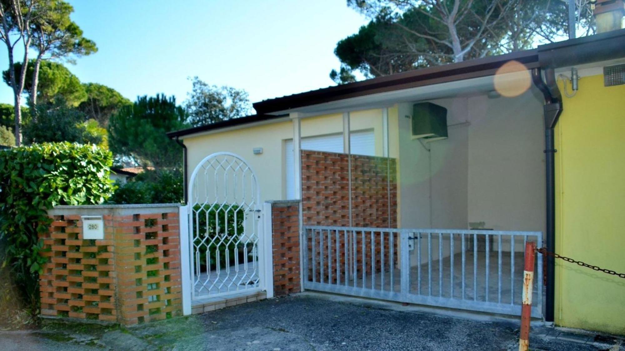 Homely Flat For 5, In A Area In * Bibione